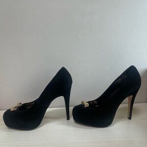 Elegant Black Dolce Vita High Heels with gold bow size 8
